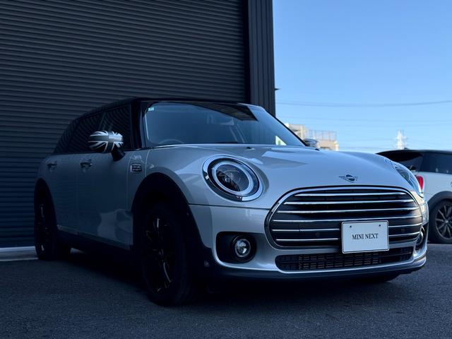 ＭＩＮＩ クーパーＤ　クラブマン　クラシック・トリム　１７ＡＷ　ホワイトシルバー　純ナビ　クルーズコントロール　Ｂカメラ＋前後ＰＤＣ　ＬＥＤヘッドライト　シートヒーター　スポーツシート　ディーゼル　ワンオーナー　禁煙　認定中古車　２年保証（10枚目）