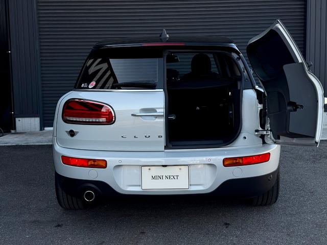 ＭＩＮＩ クーパーＤ　クラブマン　クラシック・トリム　１７ＡＷ　ホワイトシルバー　純ナビ　クルーズコントロール　Ｂカメラ＋前後ＰＤＣ　ＬＥＤヘッドライト　シートヒーター　スポーツシート　ディーゼル　ワンオーナー　禁煙　認定中古車　２年保証（16枚目）