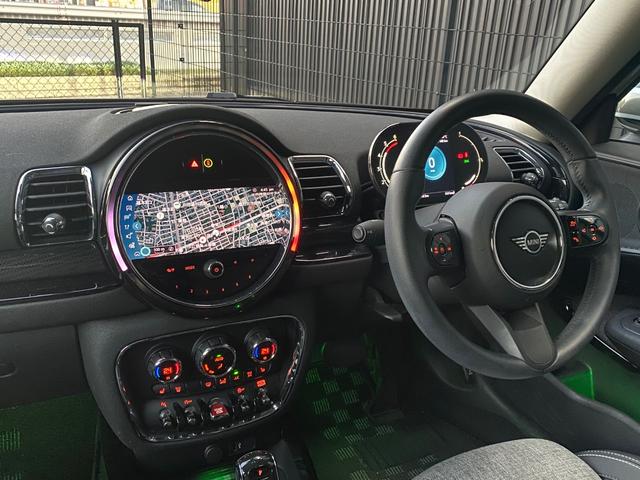 ＭＩＮＩ クーパーＤ　クラブマン　クラシック・トリム　１７ＡＷ　ホワイトシルバー　純ナビ　クルーズコントロール　Ｂカメラ＋前後ＰＤＣ　ＬＥＤヘッドライト　シートヒーター　スポーツシート　ディーゼル　ワンオーナー　禁煙　認定中古車　２年保証（22枚目）