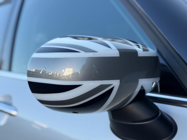 ＭＩＮＩ クーパーＤ　クラブマン　クラシック・トリム　１７ＡＷ　ホワイトシルバー　純ナビ　クルーズコントロール　Ｂカメラ＋前後ＰＤＣ　ＬＥＤヘッドライト　シートヒーター　スポーツシート　ディーゼル　ワンオーナー　禁煙　認定中古車　２年保証（25枚目）