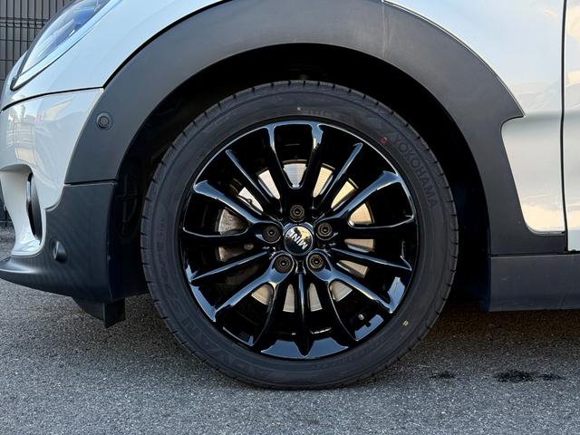 ＭＩＮＩ クーパーＤ　クラブマン　クラシック・トリム　１７ＡＷ　ホワイトシルバー　純ナビ　クルーズコントロール　Ｂカメラ＋前後ＰＤＣ　ＬＥＤヘッドライト　シートヒーター　スポーツシート　ディーゼル　ワンオーナー　禁煙　認定中古車　２年保証（27枚目）