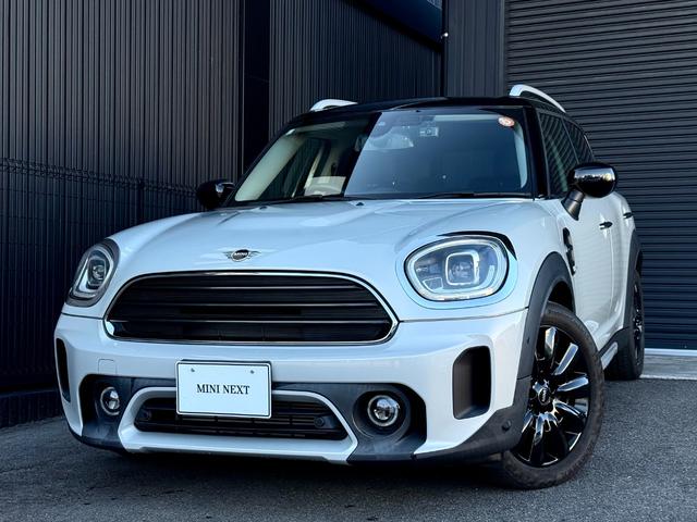 ＭＩＮＩ クーパーＤ　クロスオーバー　クラシック・トリム　１８ＡＷ　ホワイトシルバー　純ナビ　電動リアゲート　ＡＣＣ　Ｂカメラ＋前後ＰＤＣ　スポーツシート　ＬＥＤ　ディーゼル　スポーツシート　禁煙　ワンオーナー　認定中古車　２年保証（4枚目）