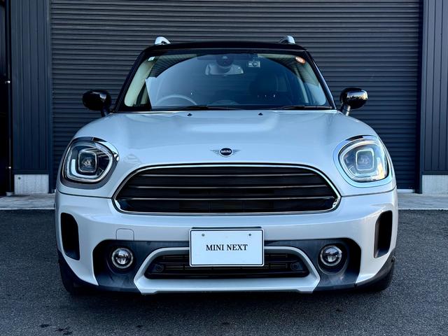ＭＩＮＩ クーパーＤ　クロスオーバー　クラシック・トリム　１８ＡＷ　ホワイトシルバー　純ナビ　電動リアゲート　ＡＣＣ　Ｂカメラ＋前後ＰＤＣ　スポーツシート　ＬＥＤ　ディーゼル　スポーツシート　禁煙　ワンオーナー　認定中古車　２年保証（8枚目）