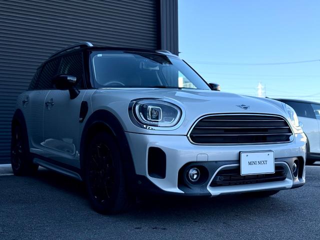 ＭＩＮＩ クーパーＤ　クロスオーバー　クラシック・トリム　１８ＡＷ　ホワイトシルバー　純ナビ　電動リアゲート　ＡＣＣ　Ｂカメラ＋前後ＰＤＣ　スポーツシート　ＬＥＤ　ディーゼル　スポーツシート　禁煙　ワンオーナー　認定中古車　２年保証（9枚目）