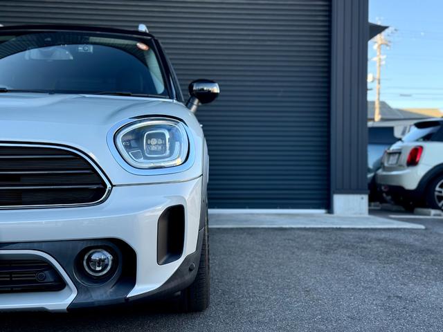 ＭＩＮＩ クーパーＤ　クロスオーバー　クラシック・トリム　１８ＡＷ　ホワイトシルバー　純ナビ　電動リアゲート　ＡＣＣ　Ｂカメラ＋前後ＰＤＣ　スポーツシート　ＬＥＤ　ディーゼル　スポーツシート　禁煙　ワンオーナー　認定中古車　２年保証（10枚目）