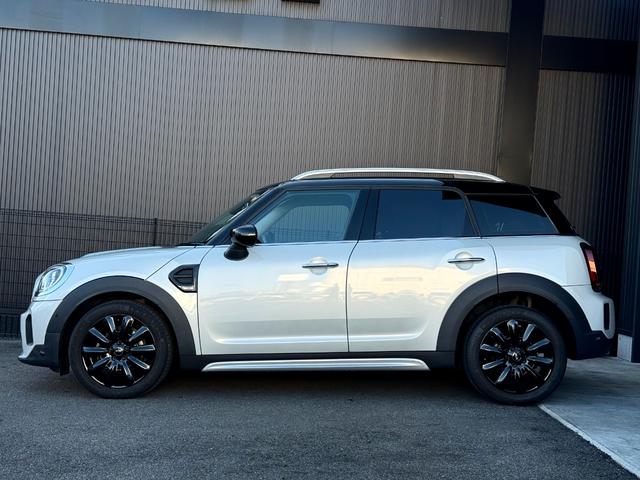 ＭＩＮＩ クーパーＤ　クロスオーバー　クラシック・トリム　１８ＡＷ　ホワイトシルバー　純ナビ　電動リアゲート　ＡＣＣ　Ｂカメラ＋前後ＰＤＣ　スポーツシート　ＬＥＤ　ディーゼル　スポーツシート　禁煙　ワンオーナー　認定中古車　２年保証（11枚目）