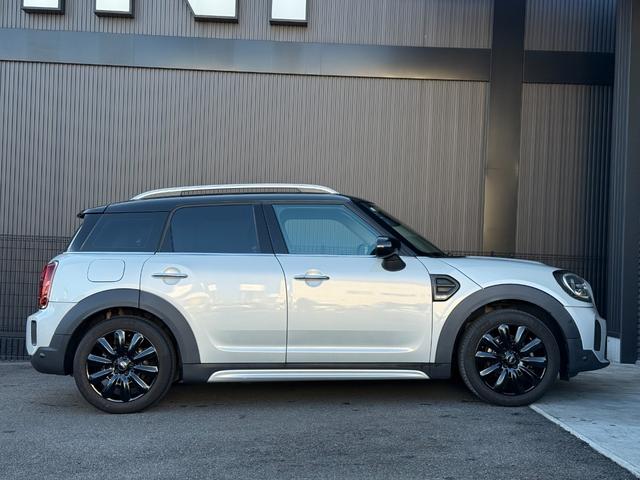 ＭＩＮＩ クーパーＤ　クロスオーバー　クラシック・トリム　１８ＡＷ　ホワイトシルバー　純ナビ　電動リアゲート　ＡＣＣ　Ｂカメラ＋前後ＰＤＣ　スポーツシート　ＬＥＤ　ディーゼル　スポーツシート　禁煙　ワンオーナー　認定中古車　２年保証（12枚目）