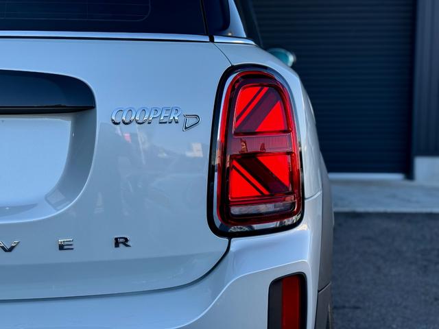 ＭＩＮＩ クーパーＤ　クロスオーバー　クラシック・トリム　１８ＡＷ　ホワイトシルバー　純ナビ　電動リアゲート　ＡＣＣ　Ｂカメラ＋前後ＰＤＣ　スポーツシート　ＬＥＤ　ディーゼル　スポーツシート　禁煙　ワンオーナー　認定中古車　２年保証（14枚目）