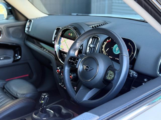 ＭＩＮＩ クーパーＤ　クロスオーバー　クラシック・トリム　１８ＡＷ　ホワイトシルバー　純ナビ　電動リアゲート　ＡＣＣ　Ｂカメラ＋前後ＰＤＣ　スポーツシート　ＬＥＤ　ディーゼル　スポーツシート　禁煙　ワンオーナー　認定中古車　２年保証（29枚目）