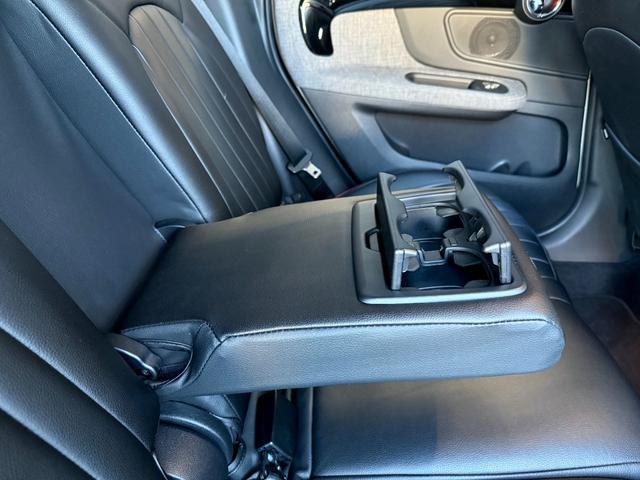 ＭＩＮＩ クーパーＤ　クロスオーバー　クラシック・トリム　１８ＡＷ　ホワイトシルバー　純ナビ　電動リアゲート　ＡＣＣ　Ｂカメラ＋前後ＰＤＣ　スポーツシート　ＬＥＤ　ディーゼル　スポーツシート　禁煙　ワンオーナー　認定中古車　２年保証（32枚目）