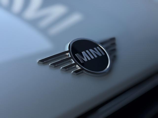 ＭＩＮＩ クーパーＤ　クロスオーバー　クラシック・トリム　１８ＡＷ　ホワイトシルバー　純ナビ　電動リアゲート　ＡＣＣ　Ｂカメラ＋前後ＰＤＣ　スポーツシート　ＬＥＤ　ディーゼル　スポーツシート　禁煙　ワンオーナー　認定中古車　２年保証（49枚目）