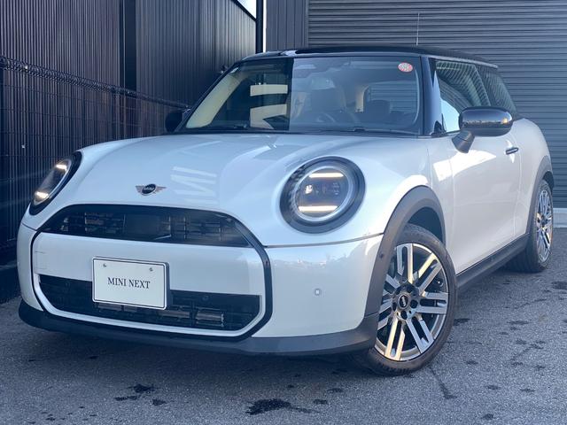 ＭＩＮＩ クーパーＣ　クラシック・トリム　１７ＡＷ　クラシックトリム　ＬＥＤヘッドライトオートハイビーム　バックカメラ＋ＰＤＣ　アシストブレーキ　ブラインドスポットモニター　ハンドルヒーター　シートヒーター　ＡＣＣ　ワンオーナー禁煙　２年保証（4枚目）