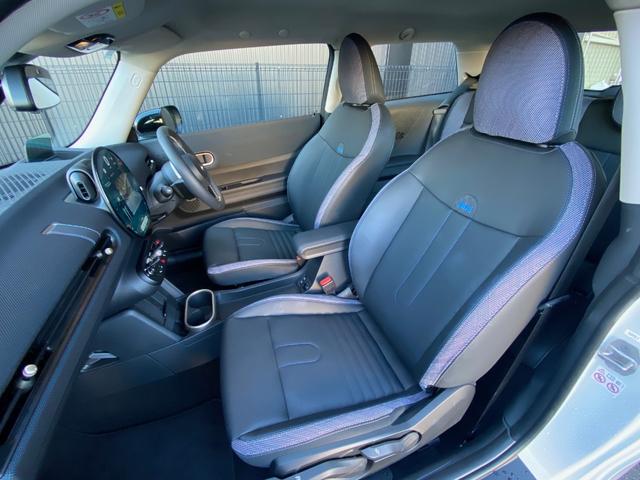 ＭＩＮＩ クーパーＣ　クラシック・トリム　１７ＡＷ　クラシックトリム　ＬＥＤヘッドライトオートハイビーム　バックカメラ＋ＰＤＣ　アシストブレーキ　ブラインドスポットモニター　ハンドルヒーター　シートヒーター　ＡＣＣ　ワンオーナー禁煙　２年保証（20枚目）