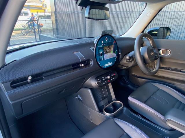 ＭＩＮＩ クーパーＣ　クラシック・トリム　１７ＡＷ　クラシックトリム　ＬＥＤヘッドライトオートハイビーム　バックカメラ＋ＰＤＣ　アシストブレーキ　ブラインドスポットモニター　ハンドルヒーター　シートヒーター　ＡＣＣ　ワンオーナー禁煙　２年保証（21枚目）