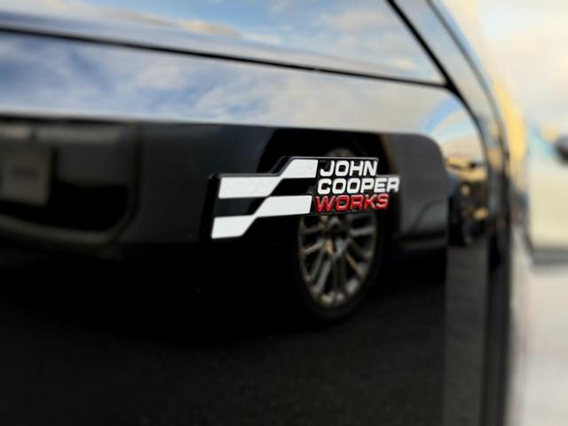 ＭＩＮＩ ＪＣＷ　エースマンＥ　ジョンクーパーワークス・トリム　１９ＡＷ　ＪＣＷエアロ　ＪＣＷトリム　純正ナビＡＲ　ＡＣＣ　バックカメラ　３Ｄカメラ　パノラマガラスルーム※無可動　電動シート　ハーマンカードン（12枚目）