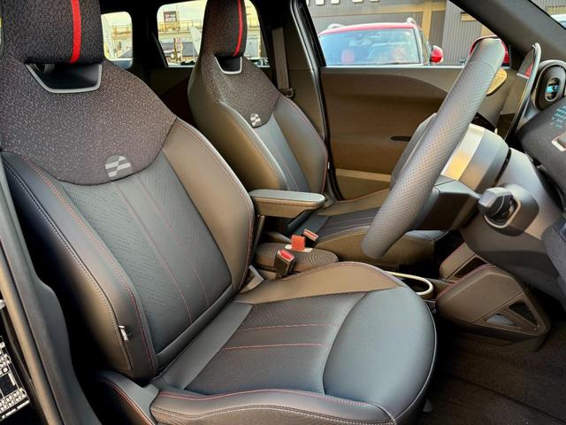 ＭＩＮＩ ＪＣＷ　エースマンＥ　ジョンクーパーワークス・トリム　１９ＡＷ　ＪＣＷエアロ　ＪＣＷトリム　純正ナビＡＲ　ＡＣＣ　バックカメラ　３Ｄカメラ　パノラマガラスルーム※無可動　電動シート　ハーマンカードン（29枚目）