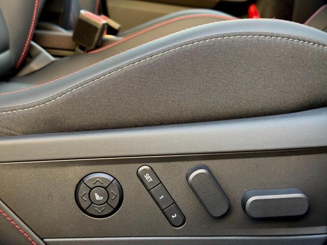 ＭＩＮＩ ＪＣＷ　エースマンＥ　ジョンクーパーワークス・トリム　１９ＡＷ　ＪＣＷエアロ　ＪＣＷトリム　純正ナビＡＲ　ＡＣＣ　バックカメラ　３Ｄカメラ　パノラマガラスルーム※無可動　電動シート　ハーマンカードン（30枚目）