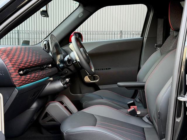 ＭＩＮＩ ＪＣＷ　エースマンＥ　ジョンクーパーワークス・トリム　１９ＡＷ　ＪＣＷエアロ　ＪＣＷトリム　純正ナビＡＲ　ＡＣＣ　バックカメラ　３Ｄカメラ　パノラマガラスルーム※無可動　電動シート　ハーマンカードン（32枚目）