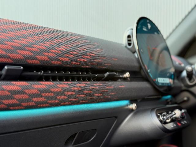 ＭＩＮＩ ＪＣＷ　エースマンＥ　ジョンクーパーワークス・トリム　１９ＡＷ　ＪＣＷエアロ　ＪＣＷトリム　純正ナビＡＲ　ＡＣＣ　バックカメラ　３Ｄカメラ　パノラマガラスルーム※無可動　電動シート　ハーマンカードン（52枚目）