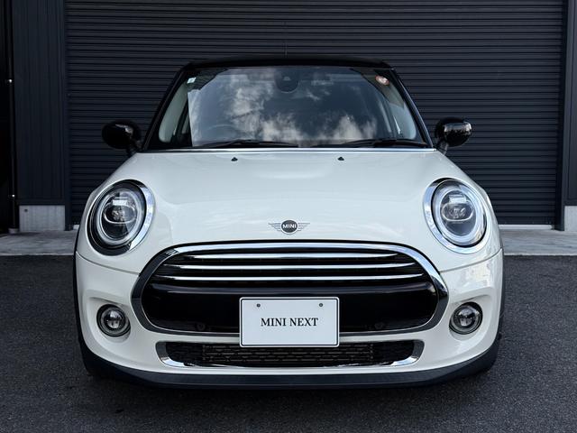 ＭＩＮＩ クーパーＤ　５ドア　１５ＡＷ　純正ナビ　バックカメラ　パーキングアシスト　コンフォートアクセス　ＬＥＤヘッドライト　ペッパーホワイト　ワンオーナー　禁煙　認定中古車（7枚目）