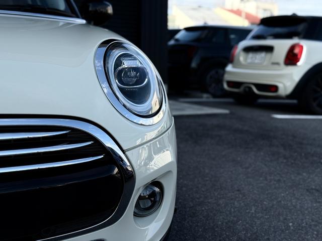 ＭＩＮＩ クーパーＤ　５ドア　１５ＡＷ　純正ナビ　バックカメラ　パーキングアシスト　コンフォートアクセス　ＬＥＤヘッドライト　ペッパーホワイト　ワンオーナー　禁煙　認定中古車（9枚目）