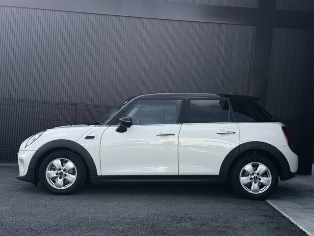 ＭＩＮＩ クーパーＤ　５ドア　１５ＡＷ　純正ナビ　バックカメラ　パーキングアシスト　コンフォートアクセス　ＬＥＤヘッドライト　ペッパーホワイト　ワンオーナー　禁煙　認定中古車（10枚目）