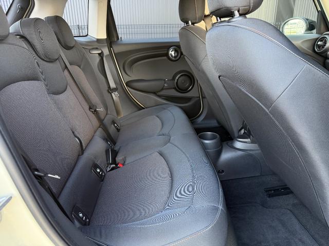 ＭＩＮＩ クーパーＤ　５ドア　１５ＡＷ　純正ナビ　バックカメラ　パーキングアシスト　コンフォートアクセス　ＬＥＤヘッドライト　ペッパーホワイト　ワンオーナー　禁煙　認定中古車（26枚目）