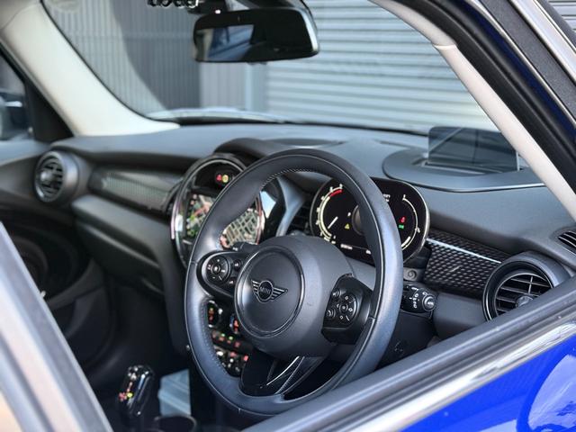 ＭＩＮＩ クーパーＳＤ　１７ＡＷ　純正ナビ　バックカメラ　コンフォートアクセス　前後障害物センサー　パーキングアシスト　スターライトブルー　禁煙　ワンオーナー　ＭＩＮＩ中古車保証付き（26枚目）