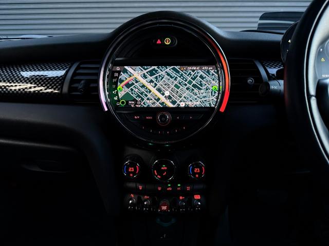 ＭＩＮＩ クーパーＳＤ　１７ＡＷ　純正ナビ　バックカメラ　コンフォートアクセス　前後障害物センサー　パーキングアシスト　スターライトブルー　禁煙　ワンオーナー　ＭＩＮＩ中古車保証付き（31枚目）