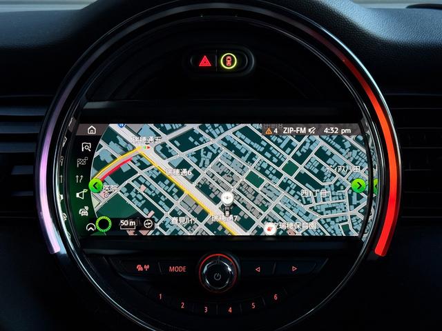 ＭＩＮＩ クーパーＳＤ　１７ＡＷ　純正ナビ　バックカメラ　コンフォートアクセス　前後障害物センサー　パーキングアシスト　スターライトブルー　禁煙　ワンオーナー　ＭＩＮＩ中古車保証付き（32枚目）