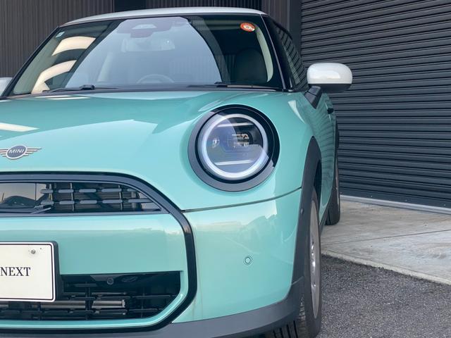 ＭＩＮＩ クーパーＣ　クラシック・トリム　１６ＡＷ　クラシックトリム　ＡＣＣ　ドライバーアシストプラス　オーシャンウェーブグリーン　シートヒーター　ハンドルヒーター　弊社使用レンタアップ　禁煙　　認定中古車（8枚目）