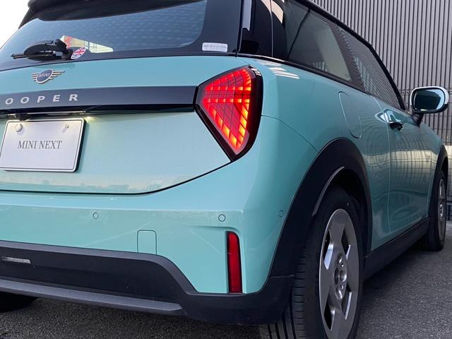 ＭＩＮＩ クーパーＣ　クラシック・トリム　１６ＡＷ　クラシックトリム　ＡＣＣ　ドライバーアシストプラス　オーシャンウェーブグリーン　シートヒーター　ハンドルヒーター　弊社使用レンタアップ　禁煙　　認定中古車（12枚目）