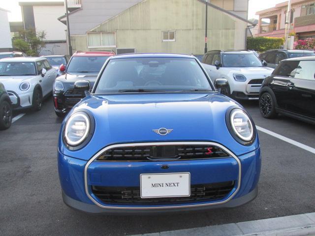 ＭＩＮＩ クーパーＳ　フェイバリット・トリム　デモカー　Ｍパッケージ　フェイバードトリム　ナビ　アクティブクルーズコントロール　アップルプレイ　アンドロイドオート　シートヒーター・ハンドルヒーター　マルチトーンルーフ　認定中古車（6枚目）