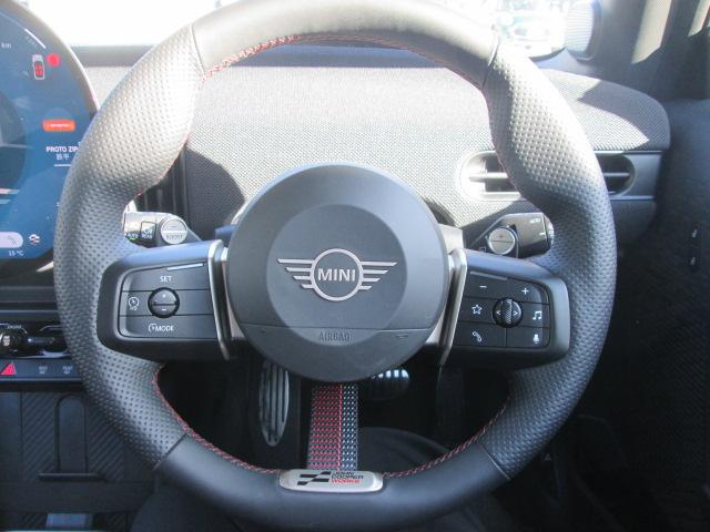 MINI ジョンクーパーワークス ジョンクーパーワークストリム デモカー Mパッケージ ナビ バックカメラ 電動パワーシート ハーマンカードンスピーカー LEDヘッドライト シートヒーター ステアリングヒーター 認定中古車(24枚目)
