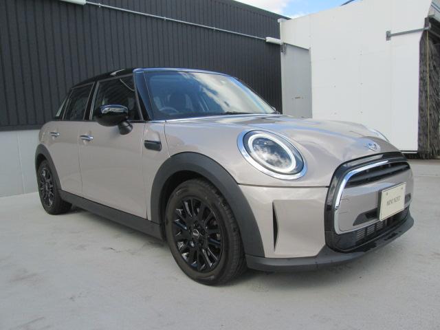 MINI クーパーD クラシック・トリム ワンオーナー アップルカープレイ シートヒーター バックカメラ ETC車載器 LEDヘッドライト コンフォートアクセス 純正ブラックホイール 認定中古車(6枚目)