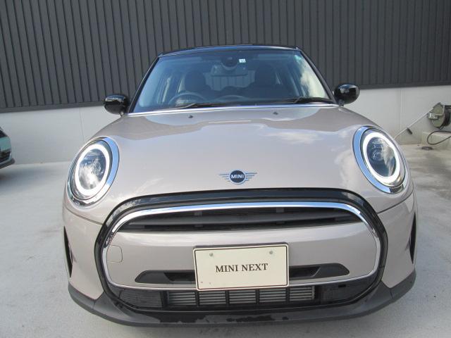 MINI クーパーD クラシック・トリム ワンオーナー アップルカープレイ シートヒーター バックカメラ ETC車載器 LEDヘッドライト コンフォートアクセス 純正ブラックホイール 認定中古車(8枚目)