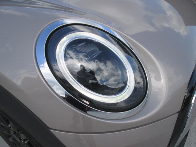 MINI クーパーD クラシック・トリム ワンオーナー アップルカープレイ シートヒーター バックカメラ ETC車載器 LEDヘッドライト コンフォートアクセス 純正ブラックホイール 認定中古車(9枚目)