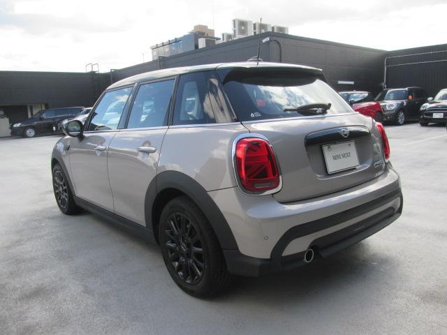 MINI クーパーD クラシック・トリム ワンオーナー アップルカープレイ シートヒーター バックカメラ ETC車載器 LEDヘッドライト コンフォートアクセス 純正ブラックホイール 認定中古車(12枚目)
