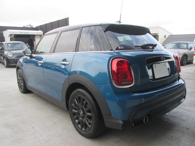 ＭＩＮＩ クーパーＤプレミアムプラスパッケージクラシックトリム　ワンオーナー　アップルカープレイ　バックカメラ　アクティブクルーズコントロール　ＥＴＣ２．０　シートヒーター　ＬＥＤヘッドライト　認定中古車（9枚目）