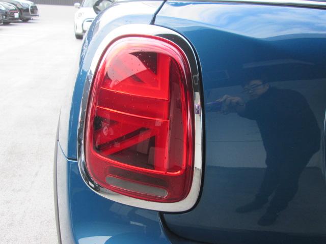 ＭＩＮＩ クーパーＤプレミアムプラスパッケージクラシックトリム　ワンオーナー　アップルカープレイ　バックカメラ　アクティブクルーズコントロール　ＥＴＣ２．０　シートヒーター　ＬＥＤヘッドライト　認定中古車（11枚目）