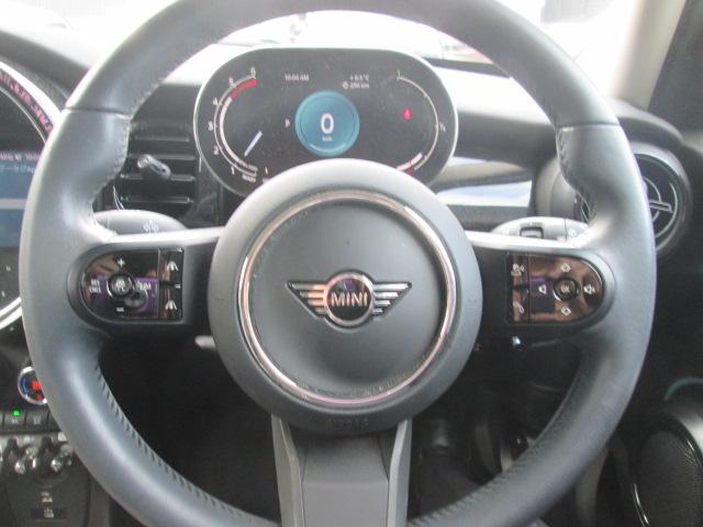 ＭＩＮＩ クーパーＤプレミアムプラスパッケージクラシックトリム　ワンオーナー　アップルカープレイ　バックカメラ　アクティブクルーズコントロール　ＥＴＣ２．０　シートヒーター　ＬＥＤヘッドライト　認定中古車（30枚目）