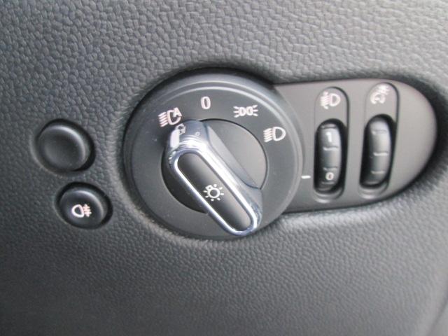 ＭＩＮＩ クーパーＤプレミアムプラスパッケージクラシックトリム　ワンオーナー　アップルカープレイ　バックカメラ　アクティブクルーズコントロール　ＥＴＣ２．０　シートヒーター　ＬＥＤヘッドライト　認定中古車（32枚目）