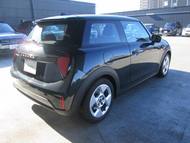 ＭＩＮＩ クーパーＣ　クラシック・トリム　弊社レンタＵＰ　クラッシックトリム　ナビ　バックカメラ　アクティブクルーズコントロール　シートヒーター　ステアリングヒーター　ＬＥＤヘッドライト　認定中古車（13枚目）