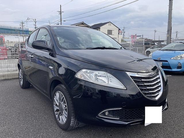 クライスラー・イプシロン ゴールド　走行４９０００ｋｍ・ミラー型前後ドライブレコーダー・カロッツェリアナビ・ＥＴＣ（3枚目）