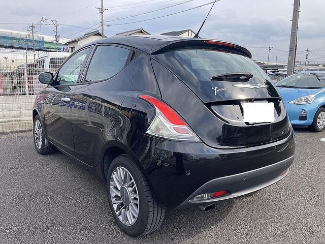 クライスラー・イプシロン ゴールド　走行４９０００ｋｍ・ミラー型前後ドライブレコーダー・カロッツェリアナビ・ＥＴＣ（7枚目）