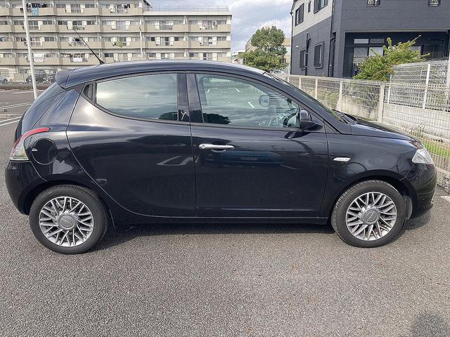 クライスラー・イプシロン ゴールド　走行４９０００ｋｍ・ミラー型前後ドライブレコーダー・カロッツェリアナビ・ＥＴＣ（8枚目）