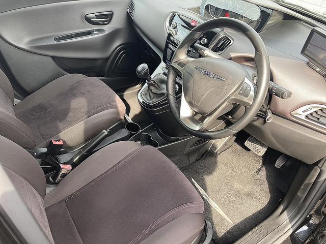 クライスラー・イプシロン ゴールド　走行４９０００ｋｍ・ミラー型前後ドライブレコーダー・カロッツェリアナビ・ＥＴＣ（10枚目）