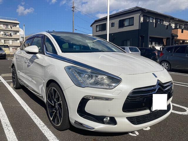 DS5 ホワイトメロディ 60台限定特別仕様車・ガラスルーフ・白×黒レザーシート・ETC・バックカメラ・プッシュスタート・純正19インチAW(3枚目)