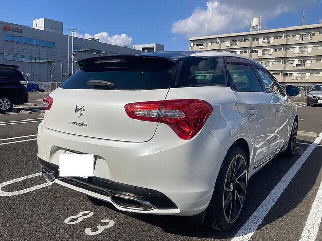 DS5 ホワイトメロディ 60台限定特別仕様車・ガラスルーフ・白×黒レザーシート・ETC・バックカメラ・プッシュスタート・純正19インチAW(4枚目)