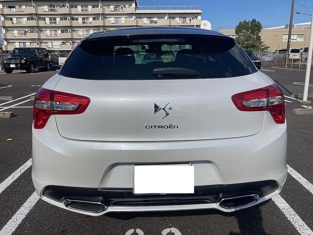 DS5 ホワイトメロディ 60台限定特別仕様車・ガラスルーフ・白×黒レザーシート・ETC・バックカメラ・プッシュスタート・純正19インチAW(5枚目)